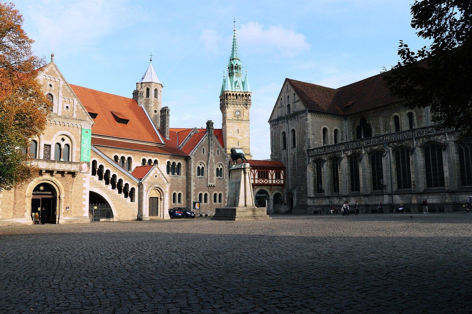Braunschweig: Burgplatz mit Burg Dankwarderode, Löwendenkmal und Dom